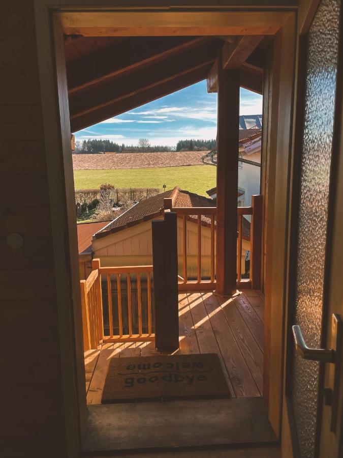Naturnahes Familienchalet Mit Garten - Wifi - Netflix - Nur 15 Minuten Vom Chiemsee Und 35 Minuten Von Muenchen Entfernt Vogtareuth Exterior photo
