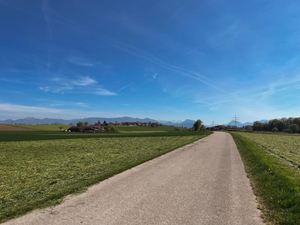 Naturnahes Familienchalet Mit Garten - Wifi - Netflix - Nur 15 Minuten Vom Chiemsee Und 35 Minuten Von Muenchen Entfernt Vogtareuth Exterior photo