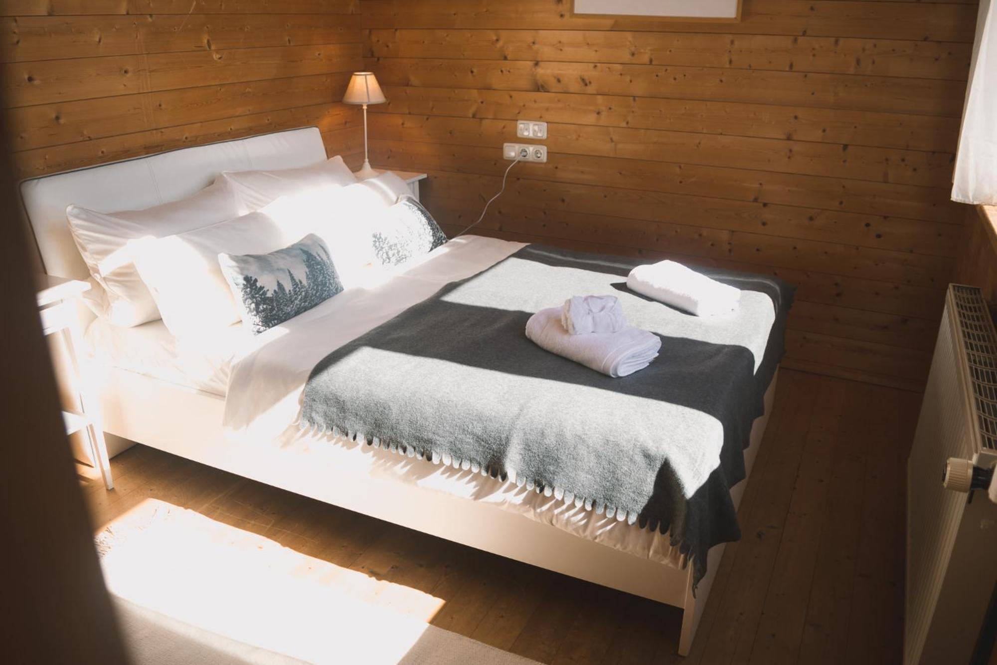 Naturnahes Familienchalet Mit Garten - Wifi - Netflix - Nur 15 Minuten Vom Chiemsee Und 35 Minuten Von Muenchen Entfernt Vogtareuth Exterior photo